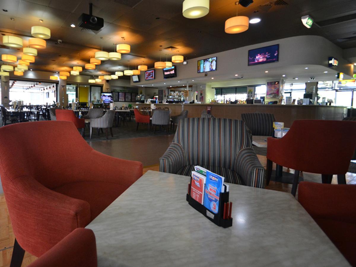 The Oaks Hotel Motel Albion Park Экстерьер фото