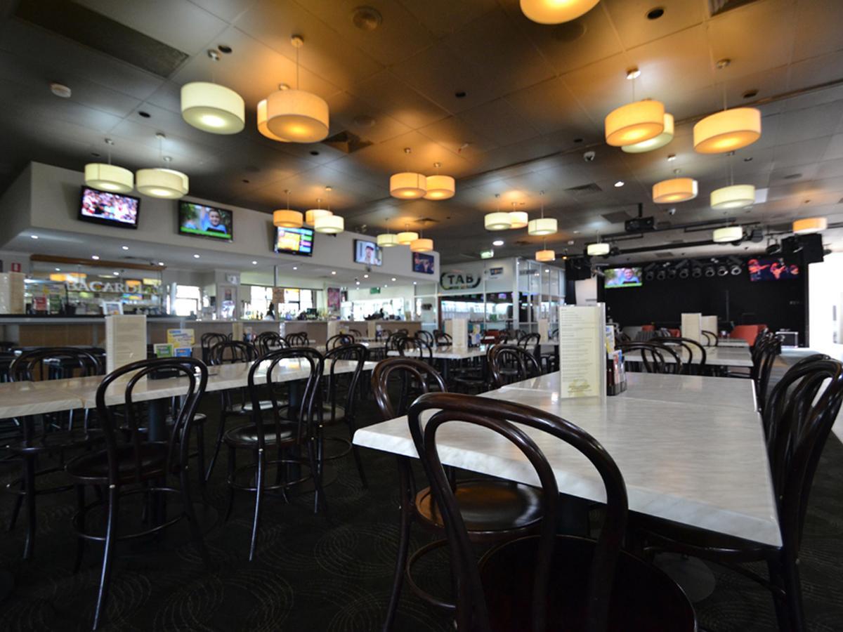 The Oaks Hotel Motel Albion Park Экстерьер фото