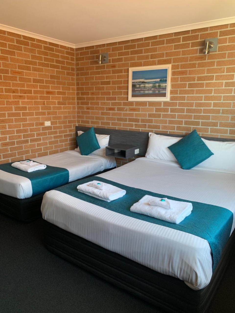 The Oaks Hotel Motel Albion Park Экстерьер фото