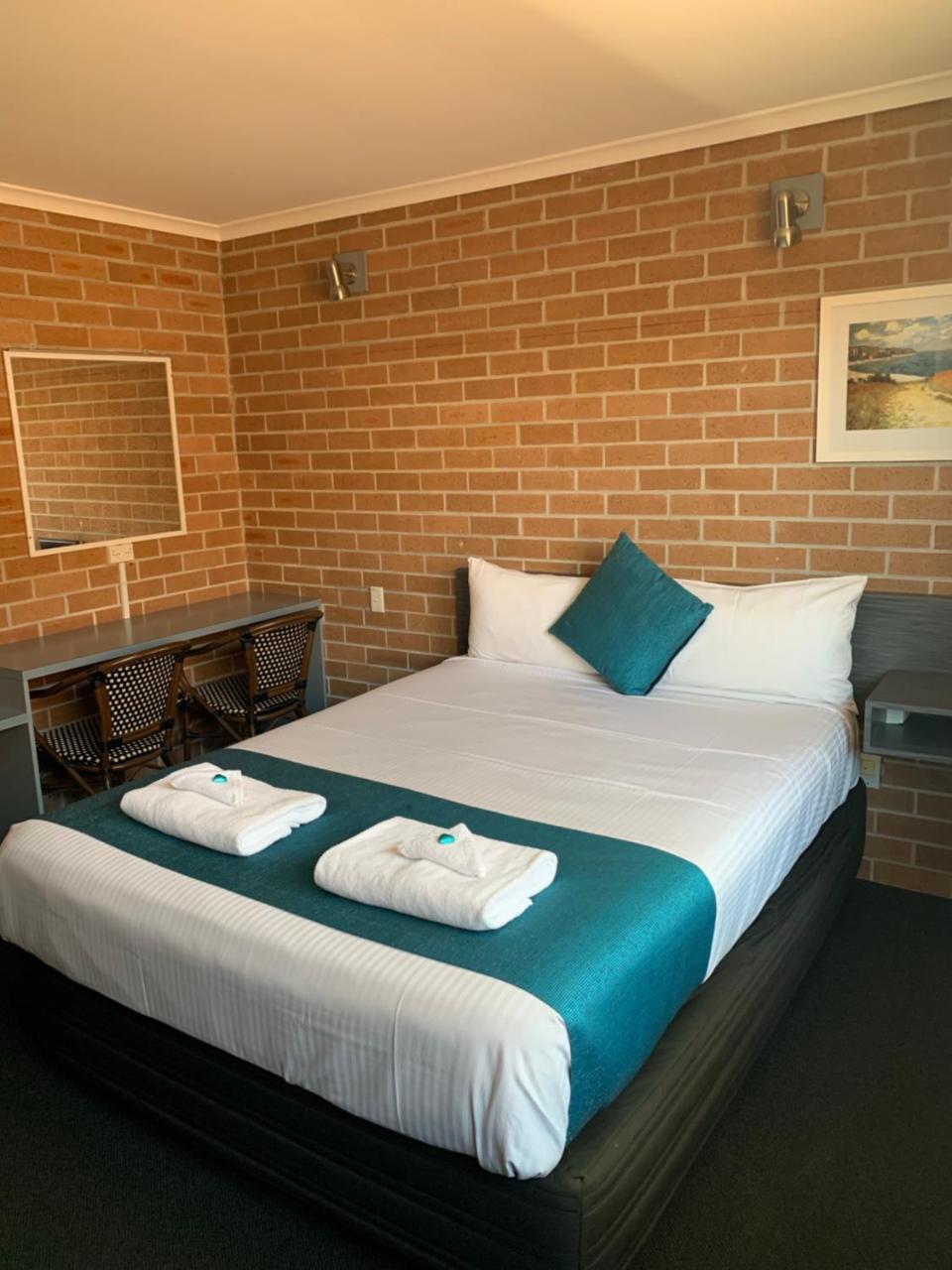 The Oaks Hotel Motel Albion Park Экстерьер фото