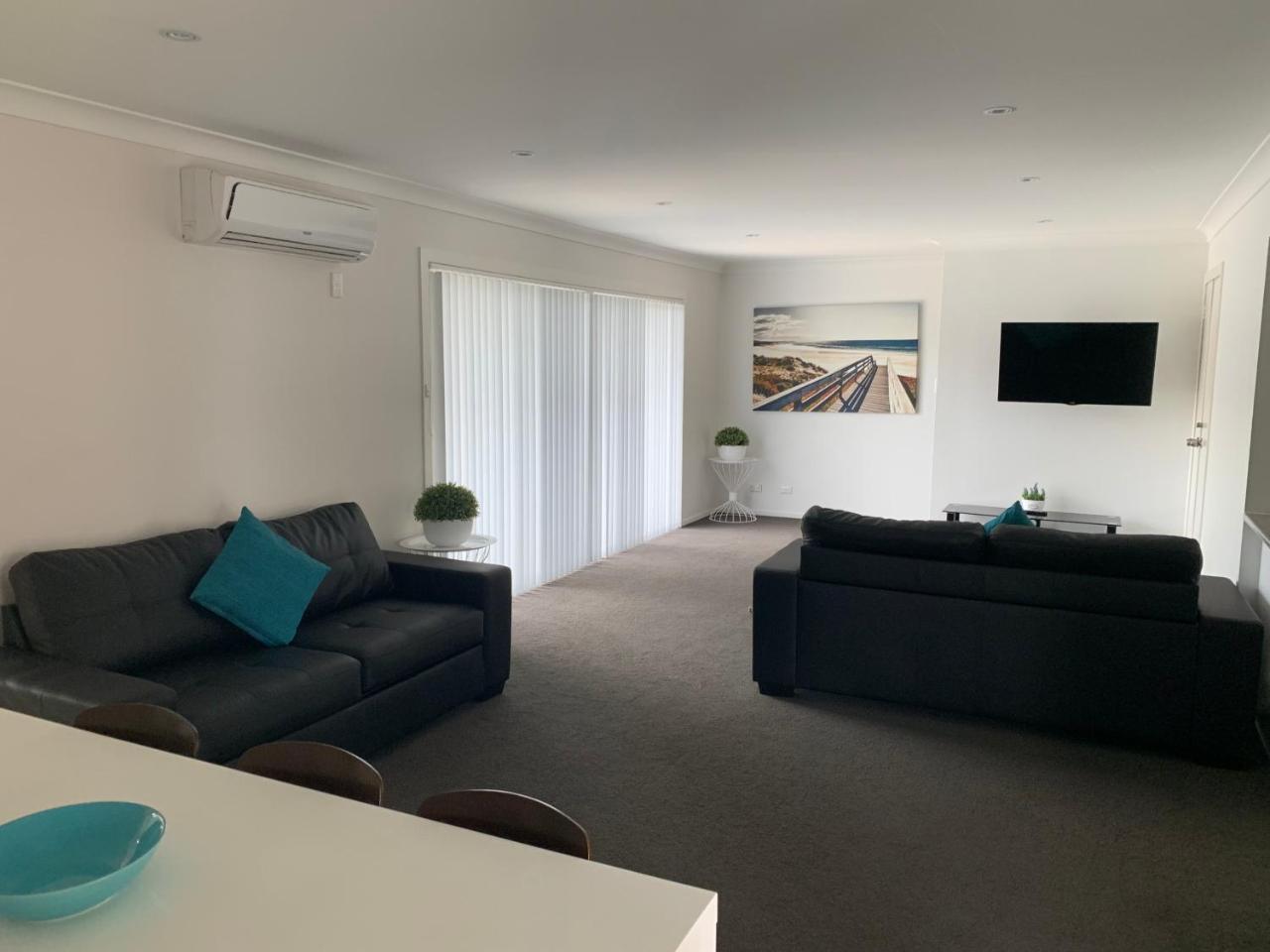 The Oaks Hotel Motel Albion Park Экстерьер фото