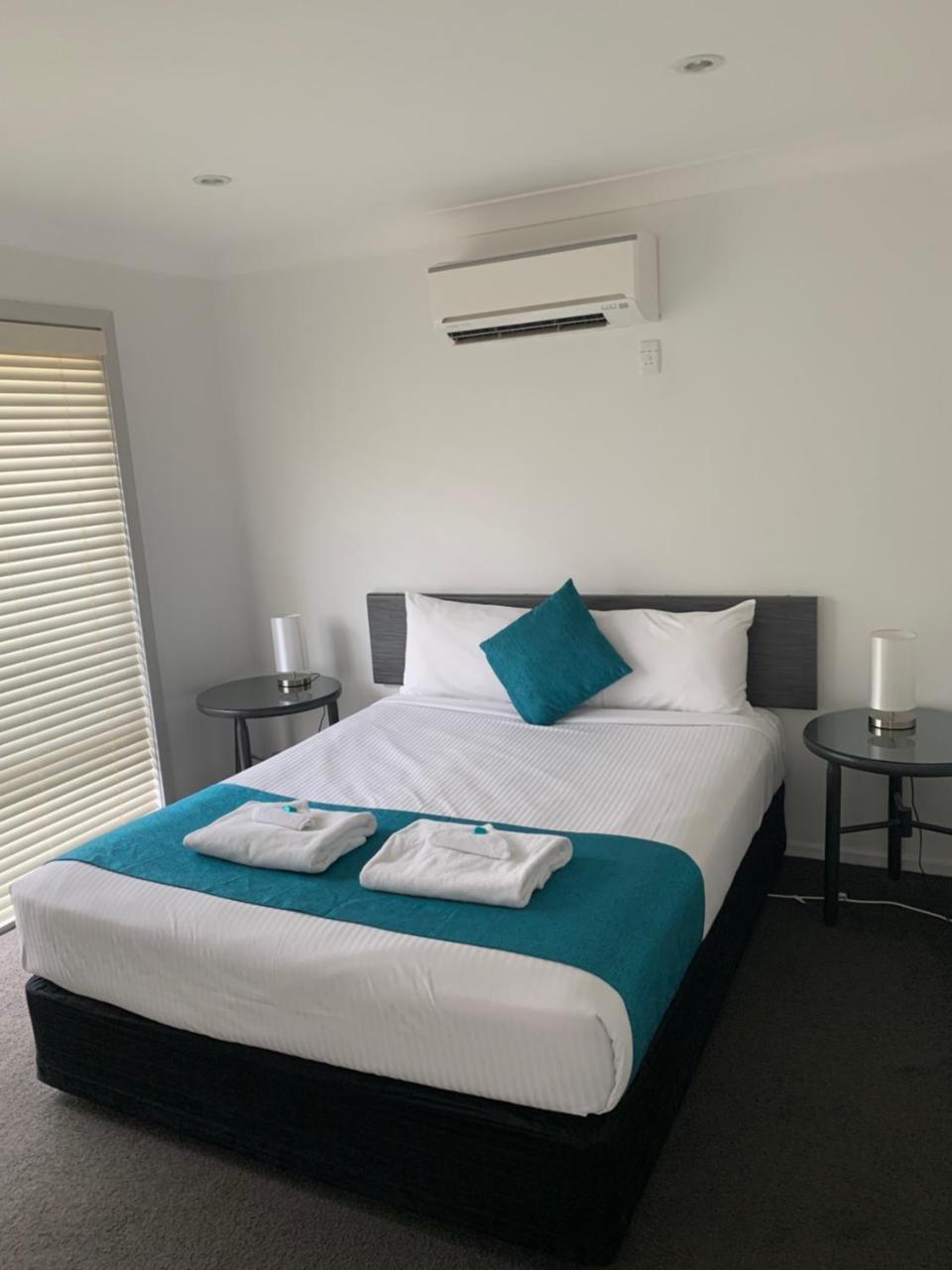 The Oaks Hotel Motel Albion Park Экстерьер фото