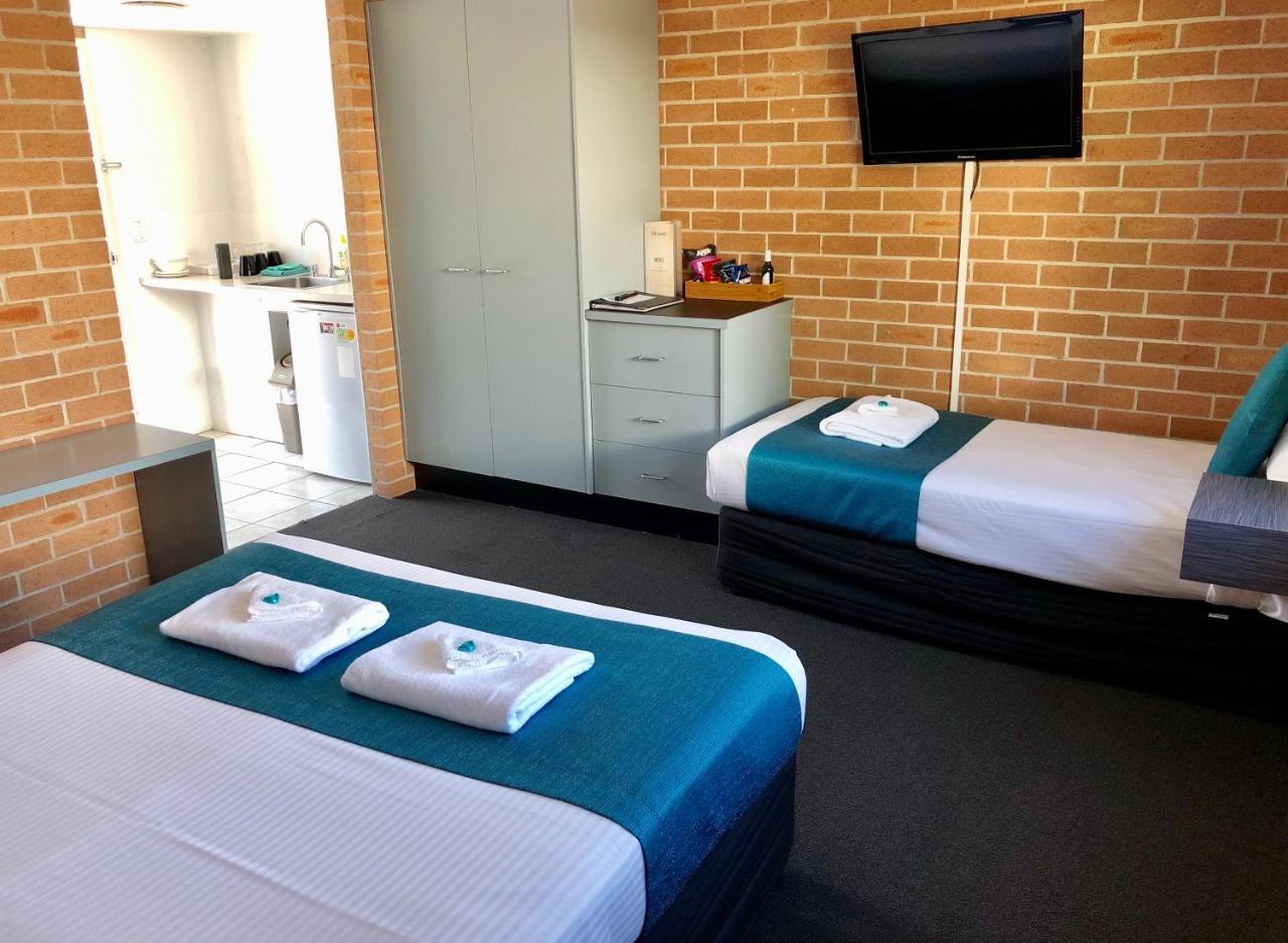 The Oaks Hotel Motel Albion Park Экстерьер фото