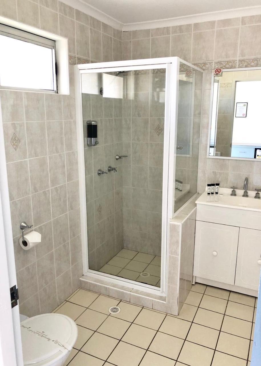 The Oaks Hotel Motel Albion Park Экстерьер фото