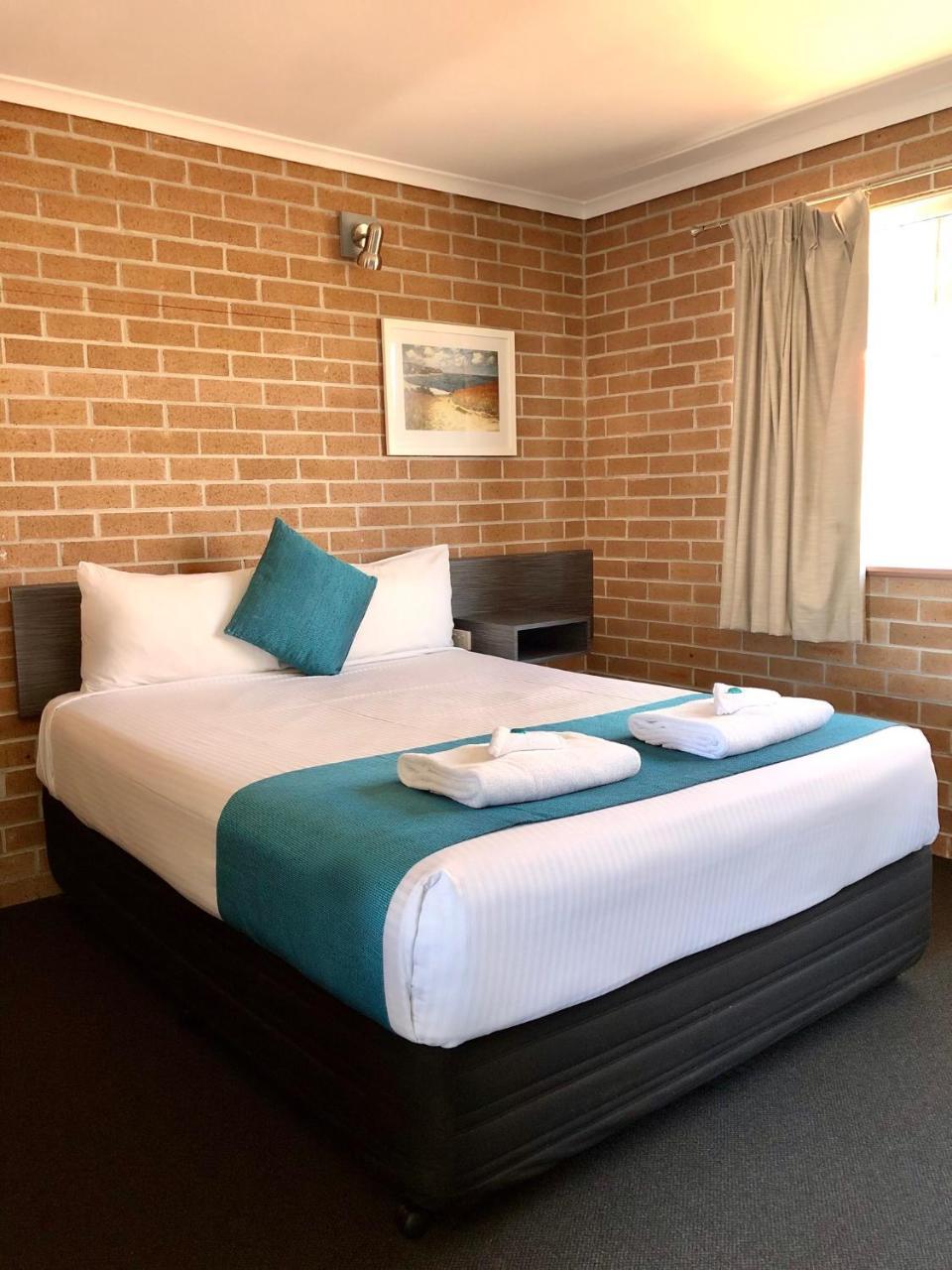 The Oaks Hotel Motel Albion Park Экстерьер фото