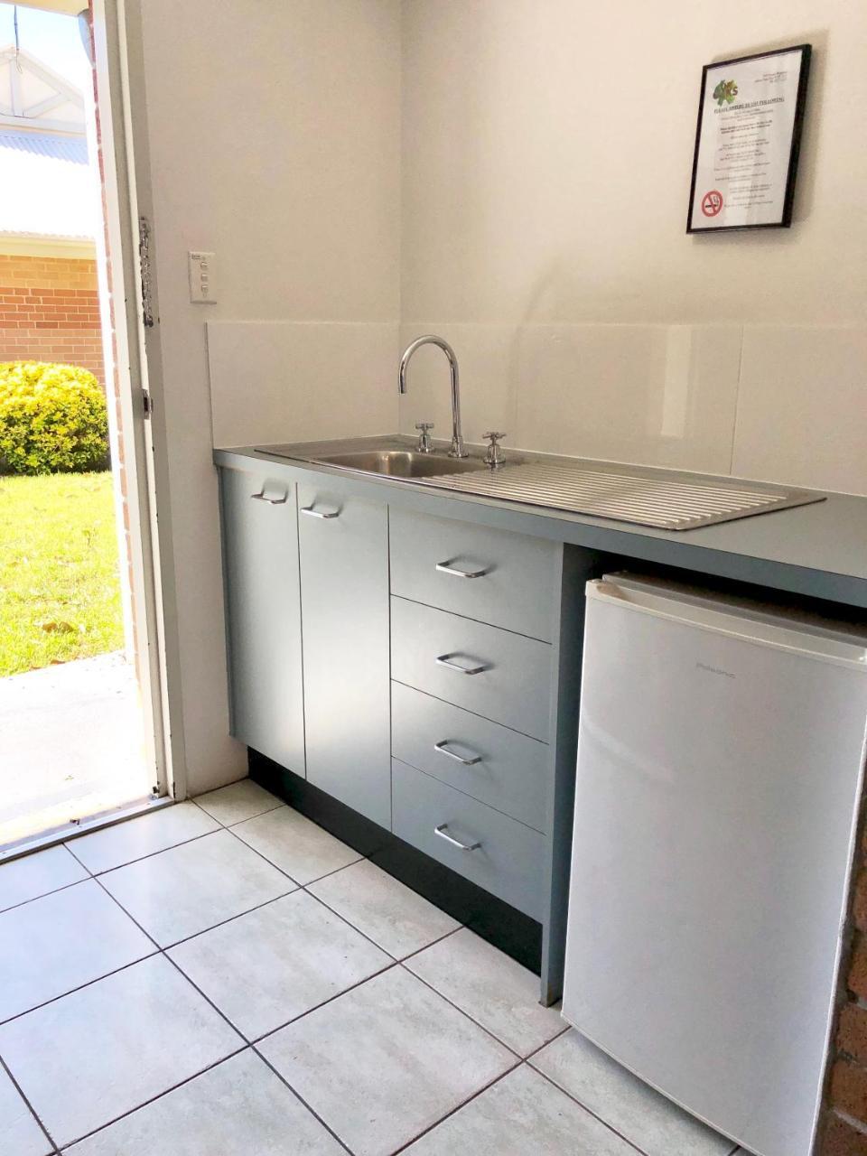 The Oaks Hotel Motel Albion Park Экстерьер фото