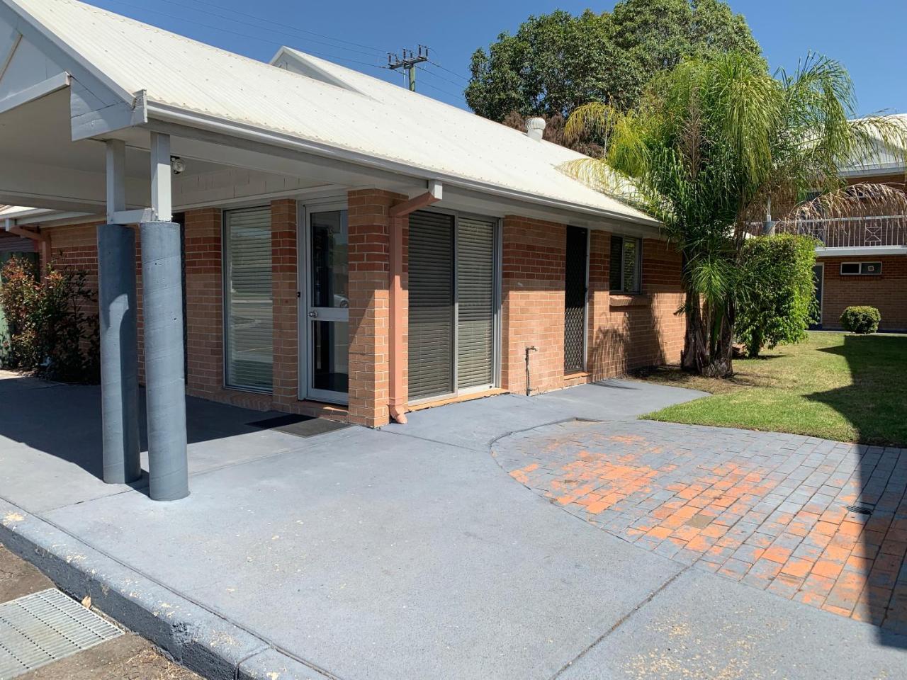The Oaks Hotel Motel Albion Park Экстерьер фото