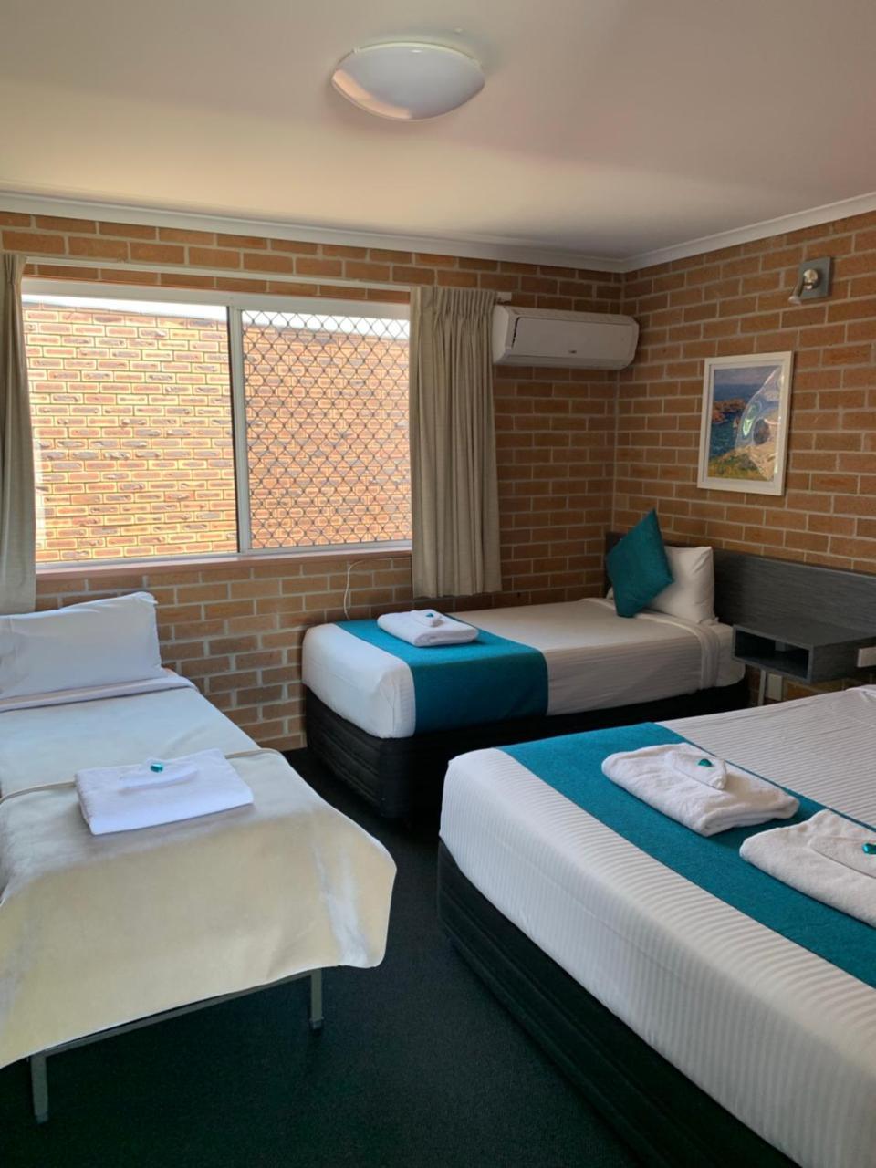 The Oaks Hotel Motel Albion Park Экстерьер фото